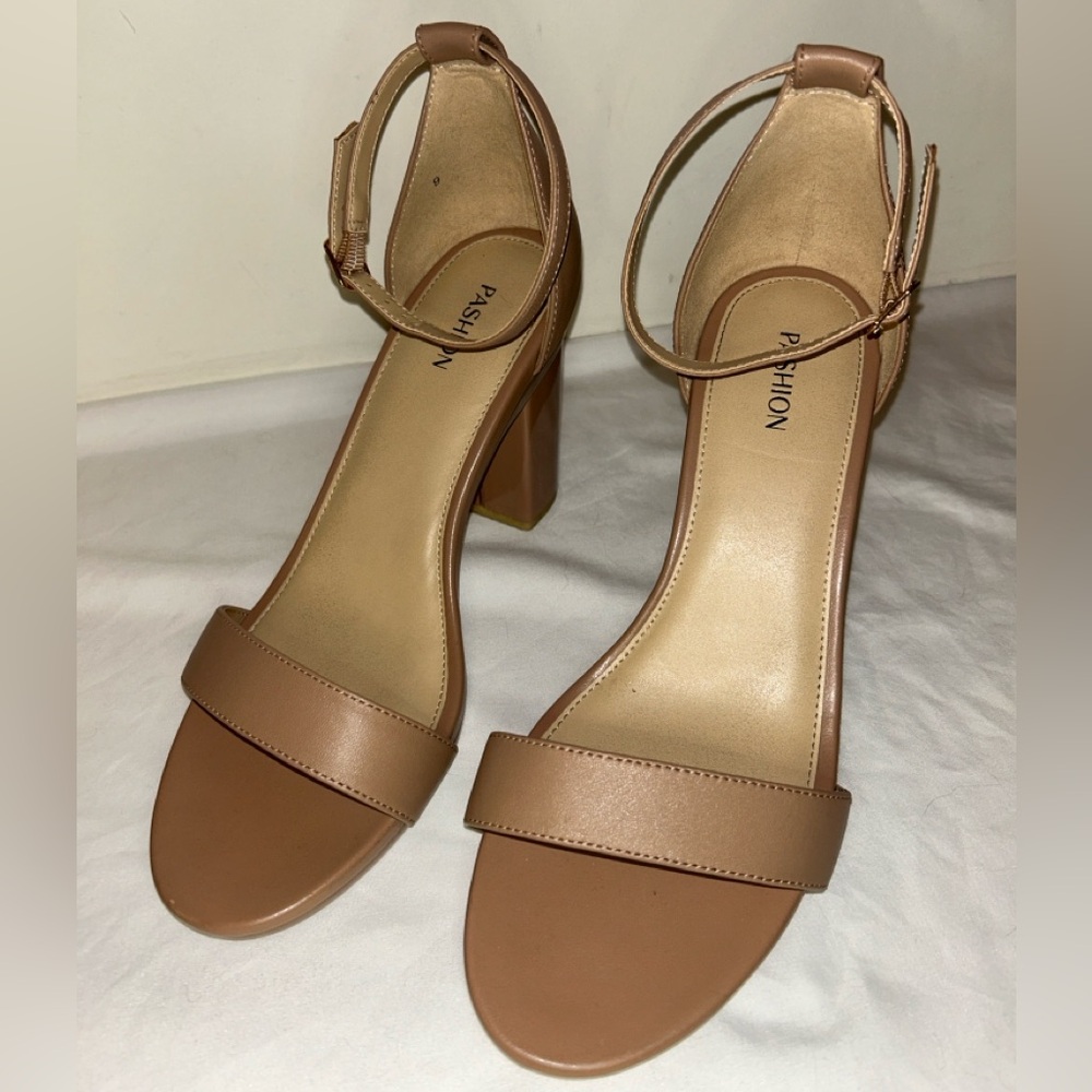 The Pashionista - Latte Leather Block 4"